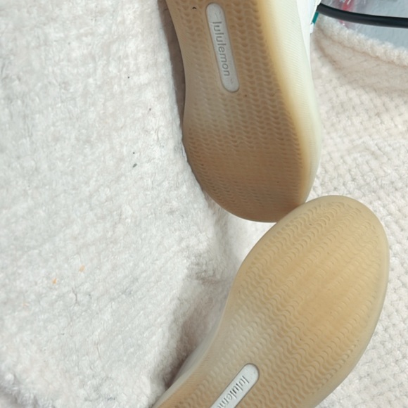 lululemon athletica Women's Cream Sneakers - Picture 4 of 4
